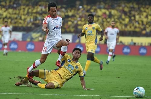 Lalruatthara attempts a tackle on BFC's Udanta Singh