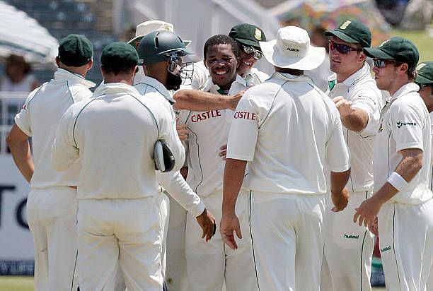 10 bowler-fielder combinations with most dismissals in Tests