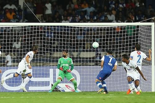 Inigo Calderon header save Chennaiyin Bengaluru ISL final