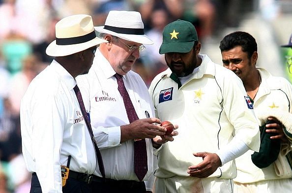 The umpires with Inzamam checking the condition of the ball