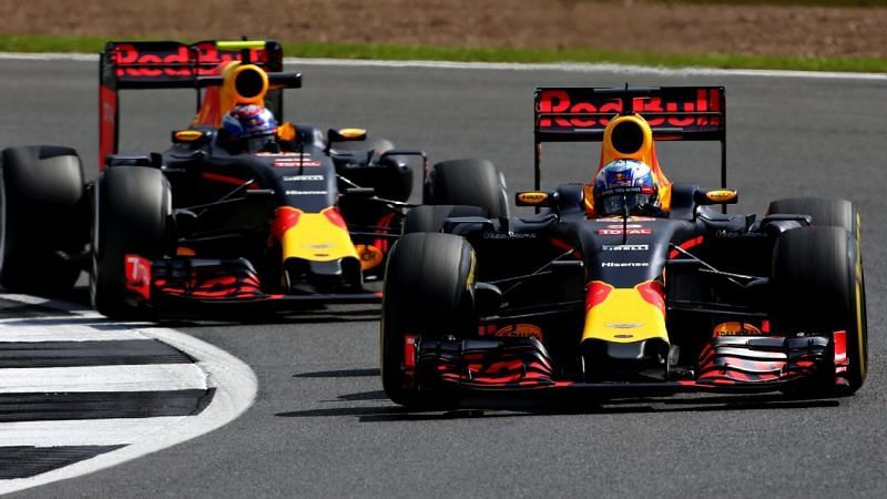 Daniel Ricciardo &amp; Max Verstappen racing closely in 2017