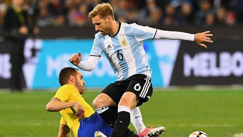 Argentina Midfielder Biglia Suffers Severe Back Injury In Milan Defeat