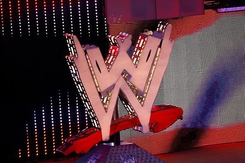 Jeremy Piven Hosts WWE's 'Monday Night Raw' At Mohegan Sun Arena