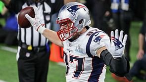 Gronkowski commits to 2018 season with Patriots