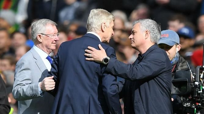 Ferguson presents Wenger with gift ahead of Manchester United v Arsenal