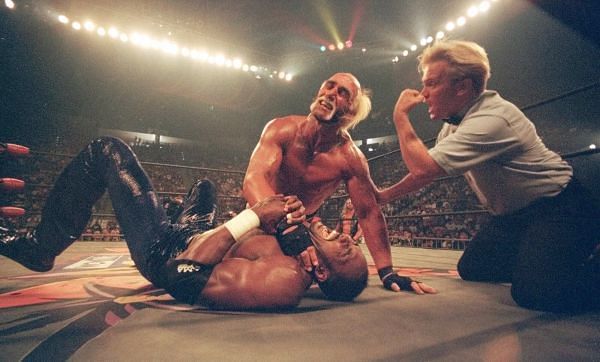 Hollywood Hogan chokes out NBA star Karl Malone.