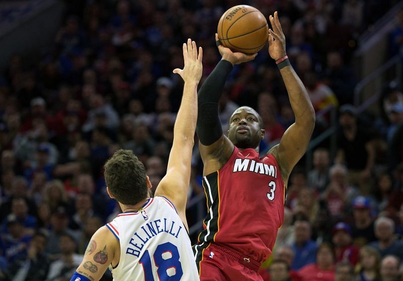 Dwayne Wade shooting over Belleneli