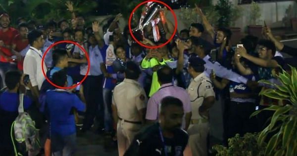 Sunil Chhetri hands over the Super Cup trophy to fans. (Photo: Screengrab)