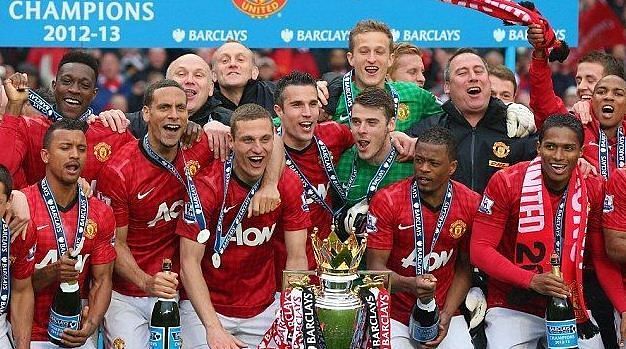 United players with the 2012/13 PL trophy