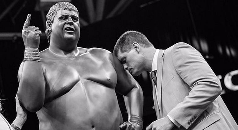 Cody Rhodes with the statue of Dusty Rhodes 