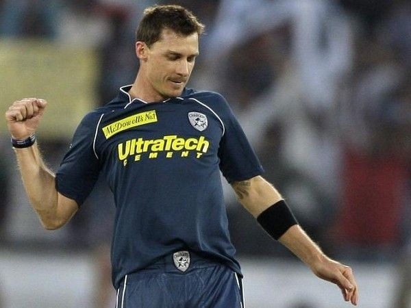 Steyn dances after taking a wicket