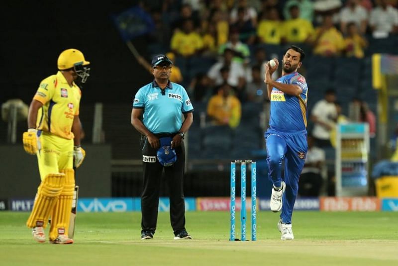 Binny is seen bowling against CSK