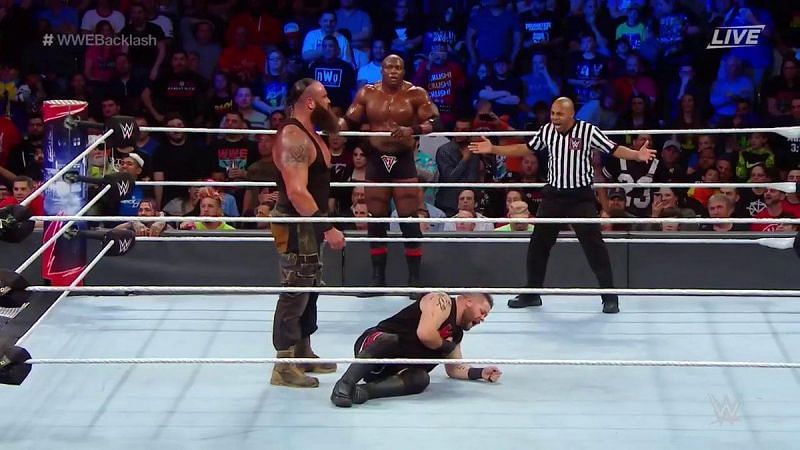 Owens and Zayn took on the monsterous team of Lashley and Strowman 