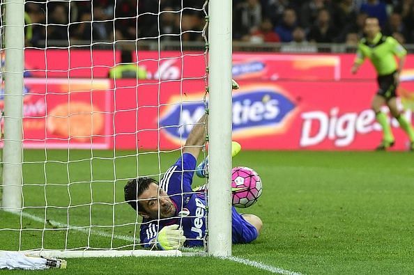 Gianluigi Buffon Juventus save 2015-16