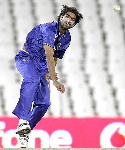 Munaf Patel stitched a partnership of 29 with Siddharth Trivedi for Rajasthan Royals in IPL-2