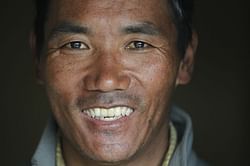 2 Sherpa guides scales Everest setting new records