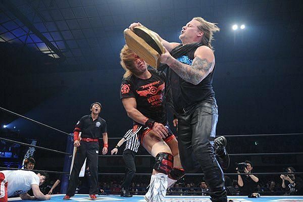 Chris Jericho assaulting Naito at Wrestling Dontaku 