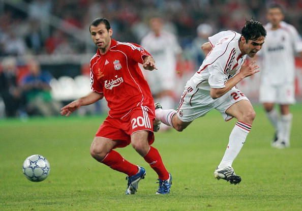 AC Milan&#039;s Brazilian midfielder Kaka (R)...