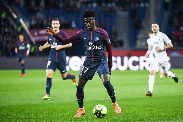 Paris Saint Germain v Metz - Ligue 1