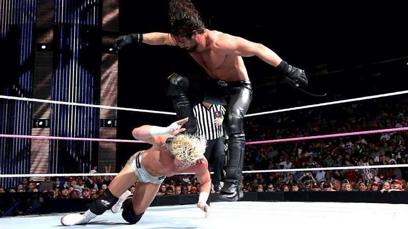 Seth Rollins curbstomps his way towards victory