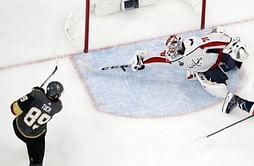 Holtby spectacular as Caps beat Knights to even Cup Final