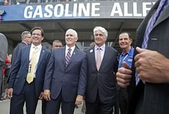 VP Pence takes impromptu stroll in Gasoline Alley at Indy