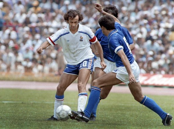 French midfielder Michel Platini (L) fig