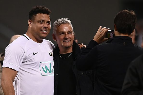 Baggio met Ronaldo tijdens een liefdadigheidswedstrijd