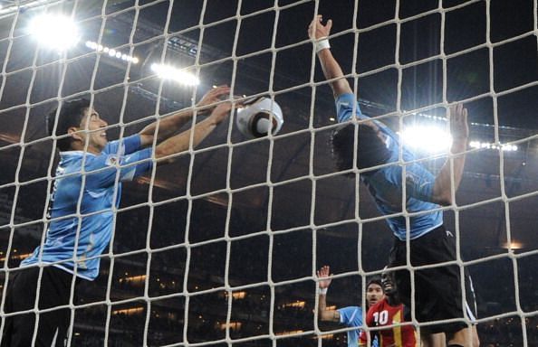 Uruguay&#039;s striker Luis Suarez (L) stops