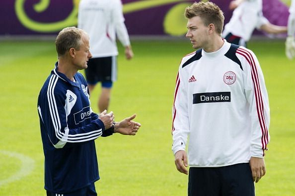 Danish forward Nicklas Bendtner (R) chat