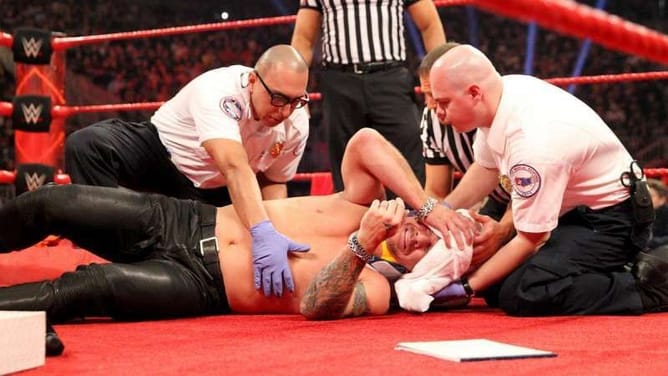 5 times wrestlers really got hurt by a finishing move