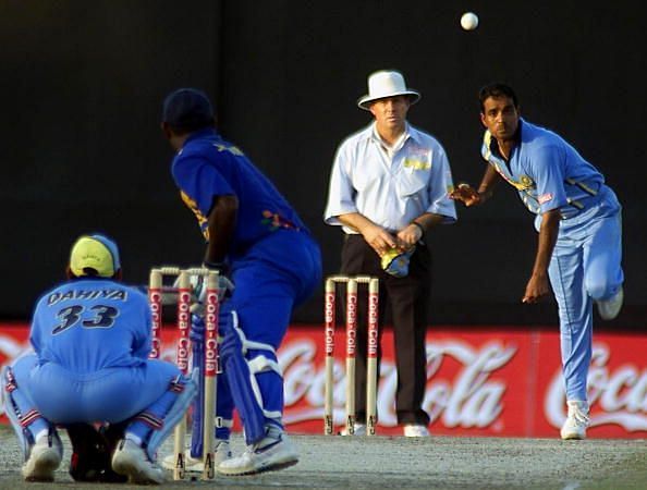 India&#039;s Marvin Joshi (R) bowls to p[rolific Sriu L