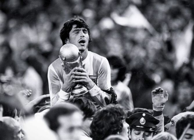 5 of the greatest centre-backs of all time