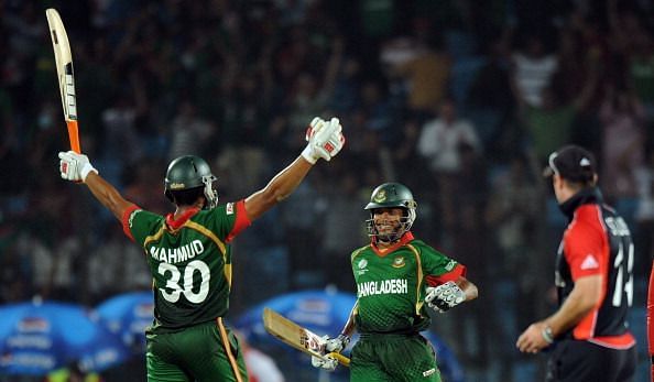 Bangladeshi cricketers Mahmudullah (L) a