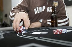 A live player&acirc;s palm is empty without chips