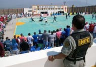 TOPSHOT-PERU-FBL-WC-2018-PRISIONS