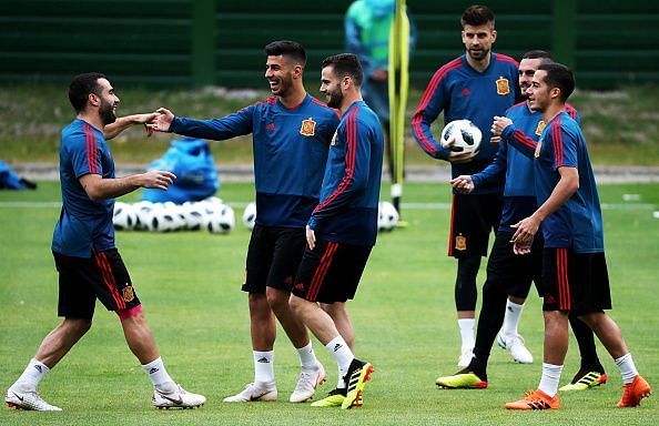 Spanish team in training ahead of 2018 FIFA World Cup match against Morocco