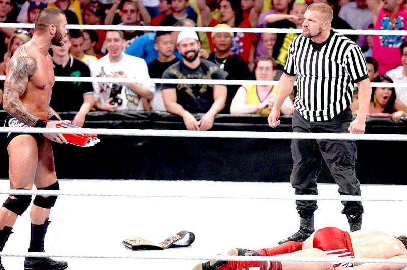 Triple H betrays Daniel Bryan and helps Randy Orton cash-in