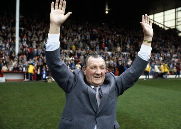 Sport. Football. pic: 7th May 1983. Division 1. Liverpool 1 v Aston Villa 1. Liverpool Manager Bob Paisley waves farewell to Anfield, to end a successful &#039;reign&#039; at the club.