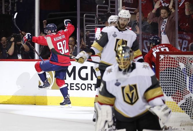 Kuznetsov returns, scores goal, adds assist in Caps' win