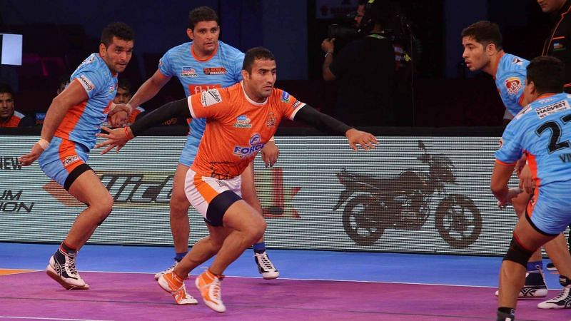Sandeep Narwal in action against the Bengal Warriors