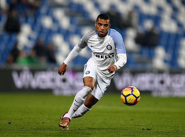 Top 3 young left backs Manchester United should target