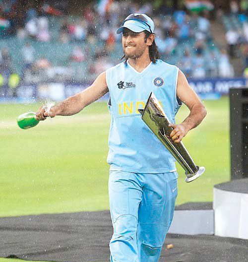 MS Dhoni with the T20 World Cup