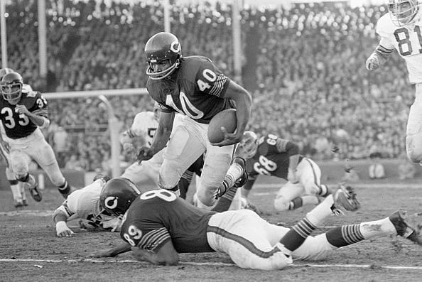 Bears Gayle Sayers Rushing During A Game