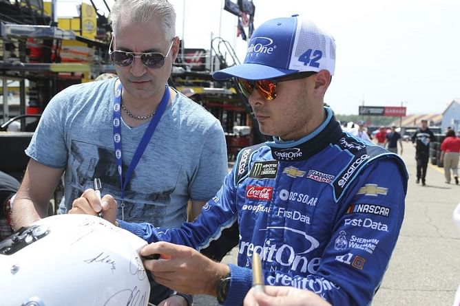Larson trying for 4 straight wins at Michigan