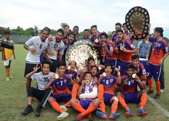 FC Pune City lifting the IFA Shield (Credit: Xtratime)