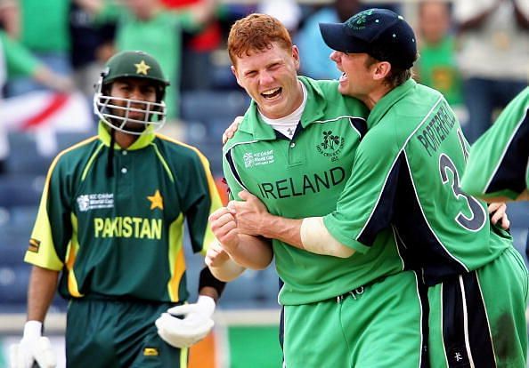 Pakistani batsman Shoaib Malik (L) looks...