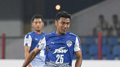 Daniel Lalhlimpuia playing for Bengaluru FC