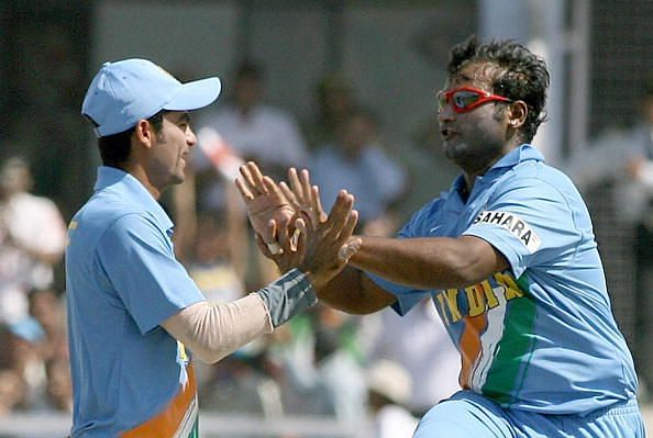 Indian cricketer Ramesh Powar (R) celebr