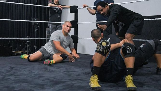 WWE News: UFC star Cain Velasquez trains at WWE Performance Center